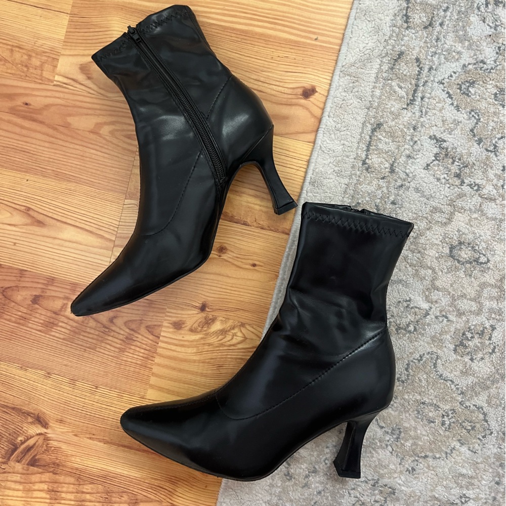 Black heeled boots